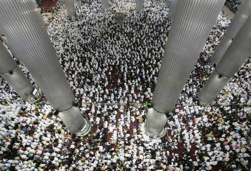 Commemoration du MAwloud en Algerie: les fideles assaillent les mosquees jusqu`a l`aube