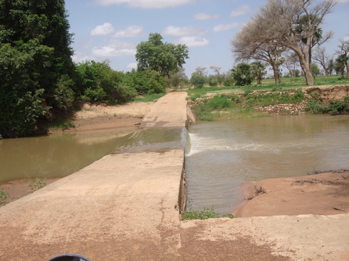 Sur la route entre Doucombo (près de Bandiagara) et Déguimbéré