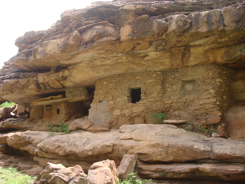 En bas de la falaise de Déguiméré (à 14 Km de Bandiagara)