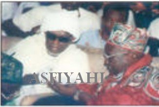 Serigne Mansour Sy et Serigne Cheikh Awa Balla Mbacké venu presenter ses condoléances lors du décès de Feu El Had Abdoul Aziz Dabakh