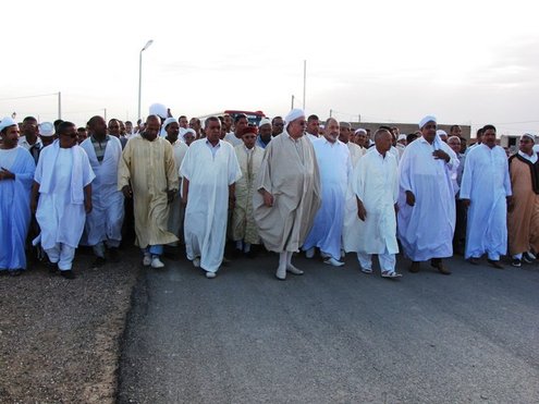 Une foule Nombreuse est venu accueillir le nouveau Calife à l'entrée de Ain Madhi