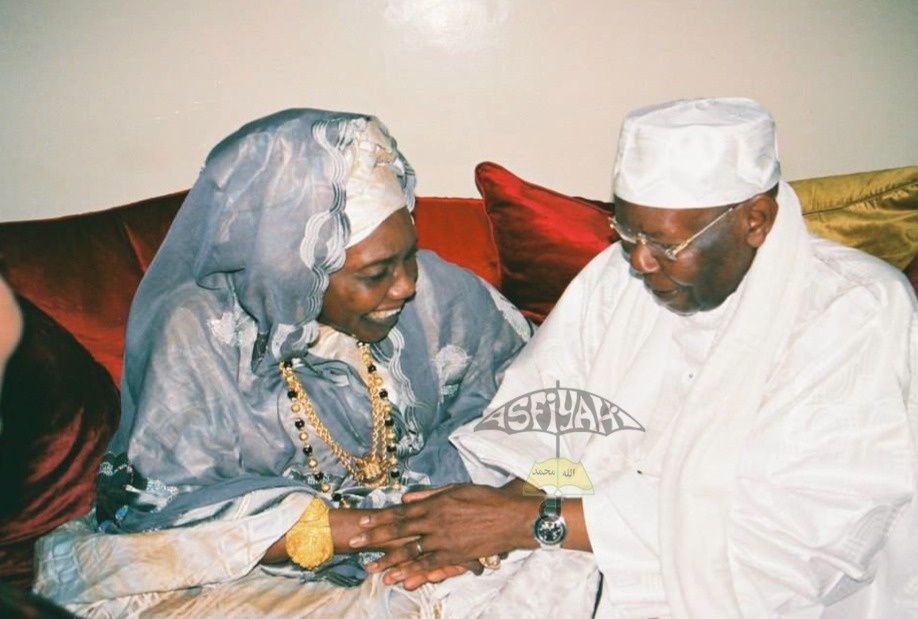 Serigne Abdoul Aziz Sy AL AMine en compagnie de sa grande Soeur Sokhna Oumou Kalsom Sy Khalifa