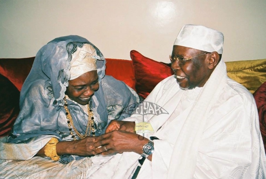 Serigne Abdoul Aziz Sy AL AMine en compagnie de sa grande Soeur Sokhna Oumou Kalsom Sy Khalifa