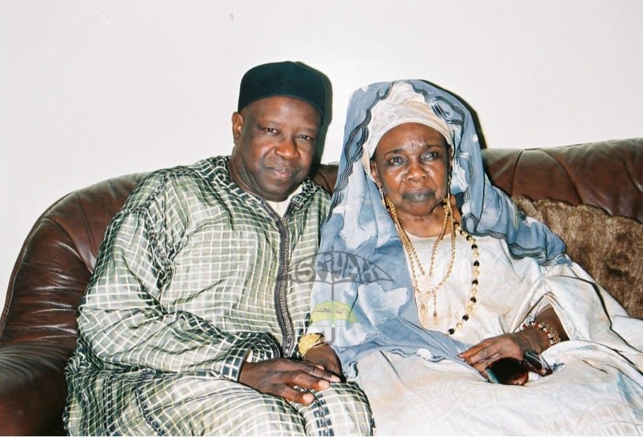 Serigne Mansour Sy Djamil en compagnie de sa 